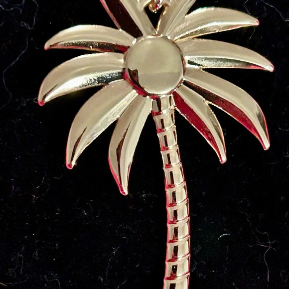 Gold Palm Tree LV Pendant Necklace - Picture 4 of 5